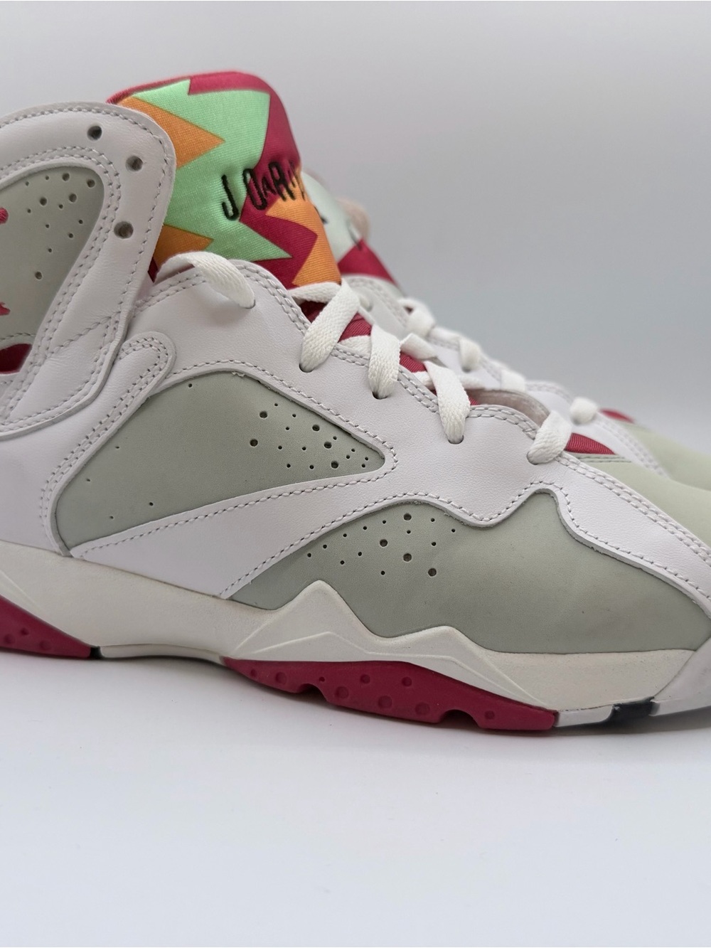 Jordan Retro 7 Bugs Bunny